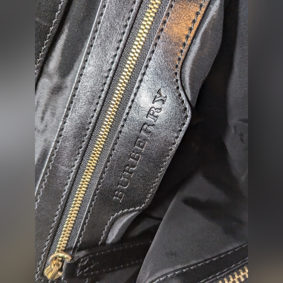 Burberry Leather Buckle Bucket handbag - Picture 9 of 13